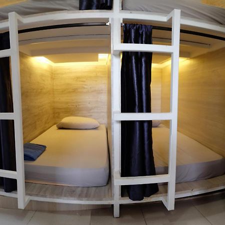 The Attic Bed & Breakfast Bandung Exteriör bild