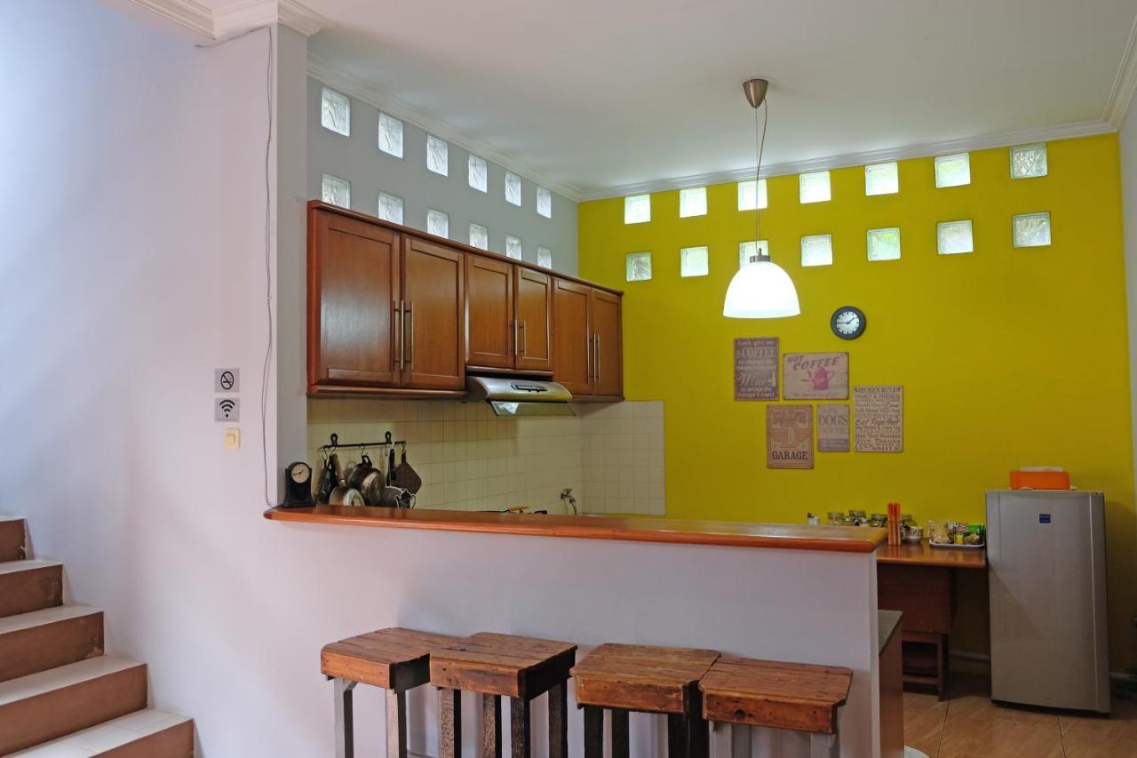 The Attic Bed & Breakfast Bandung Exteriör bild
