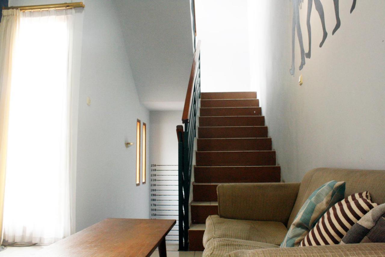 The Attic Bed & Breakfast Bandung Exteriör bild